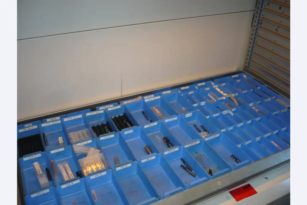 CNC-Dreh-und Fräsmaschinen, CNC-Schleifmaschinen, CNC-Bearbeitungszentren-7