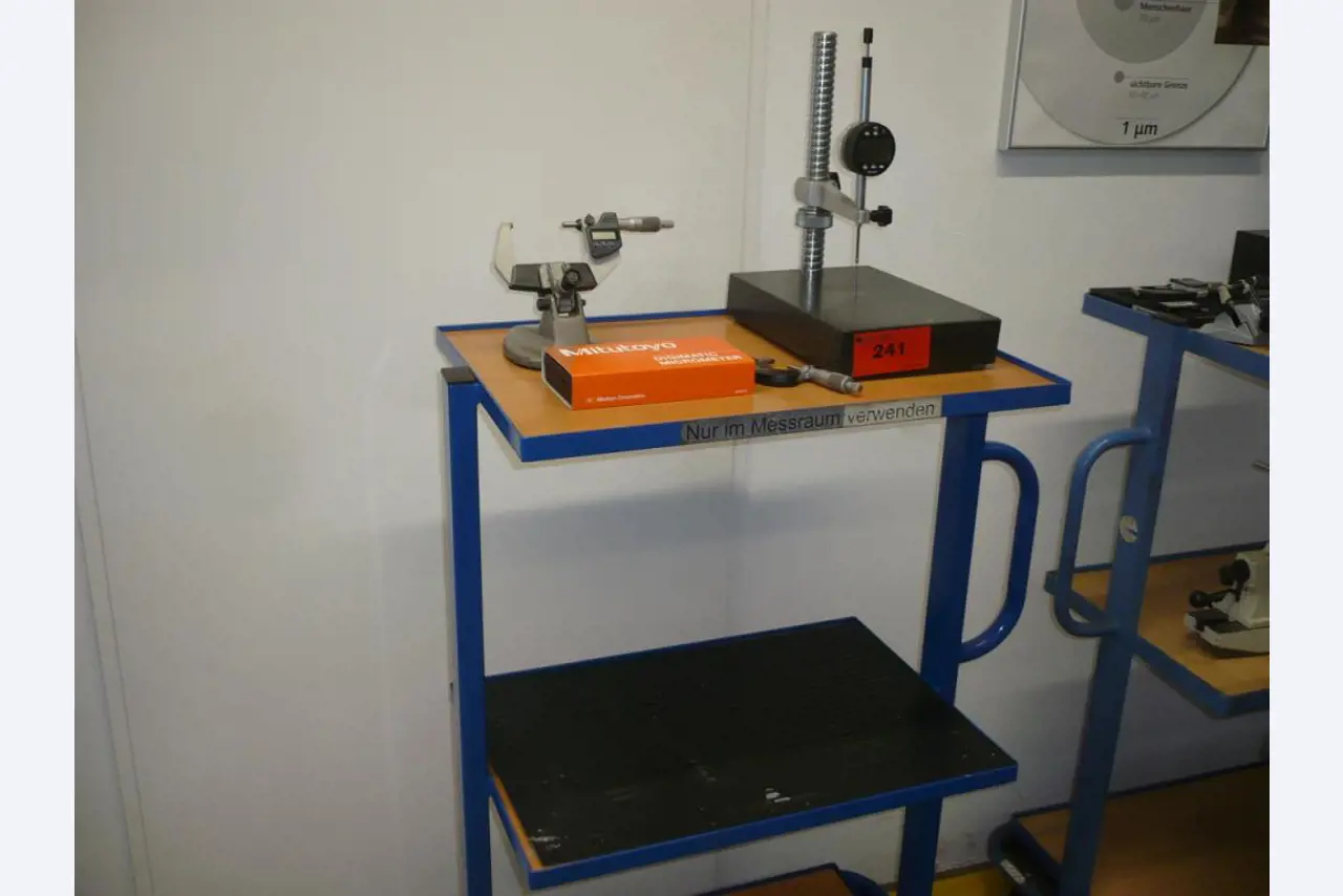 CNC turning and milling machines, CNC grinding machines, CNC machining centers-1