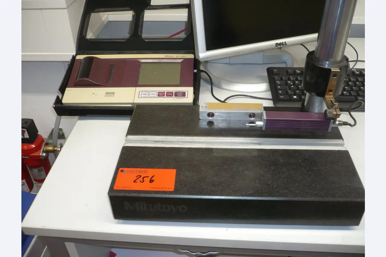 Tornos e fresadoras CNC, rectificadoras CNC, centros de maquinagem CNC-1