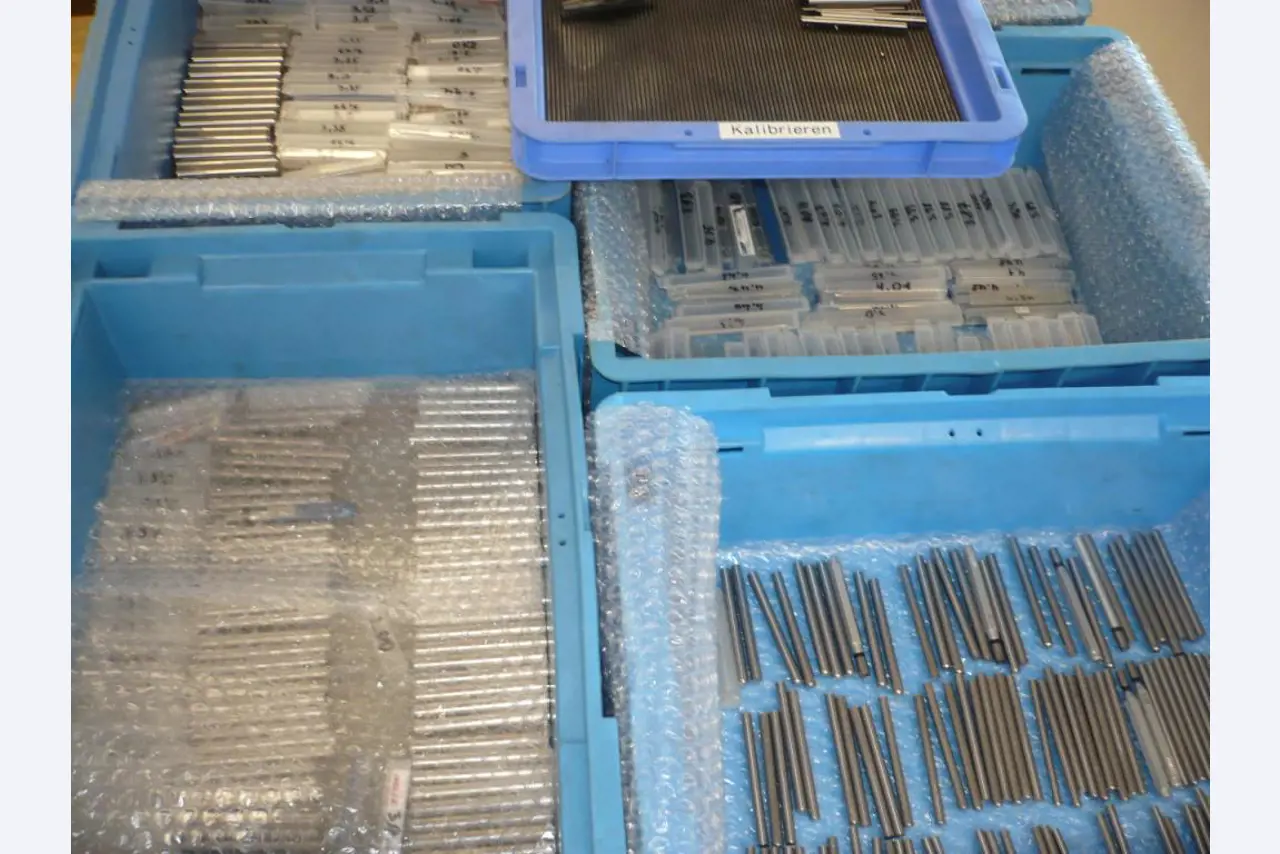 Tornos e fresadoras CNC, rectificadoras CNC, centros de maquinagem CNC-2