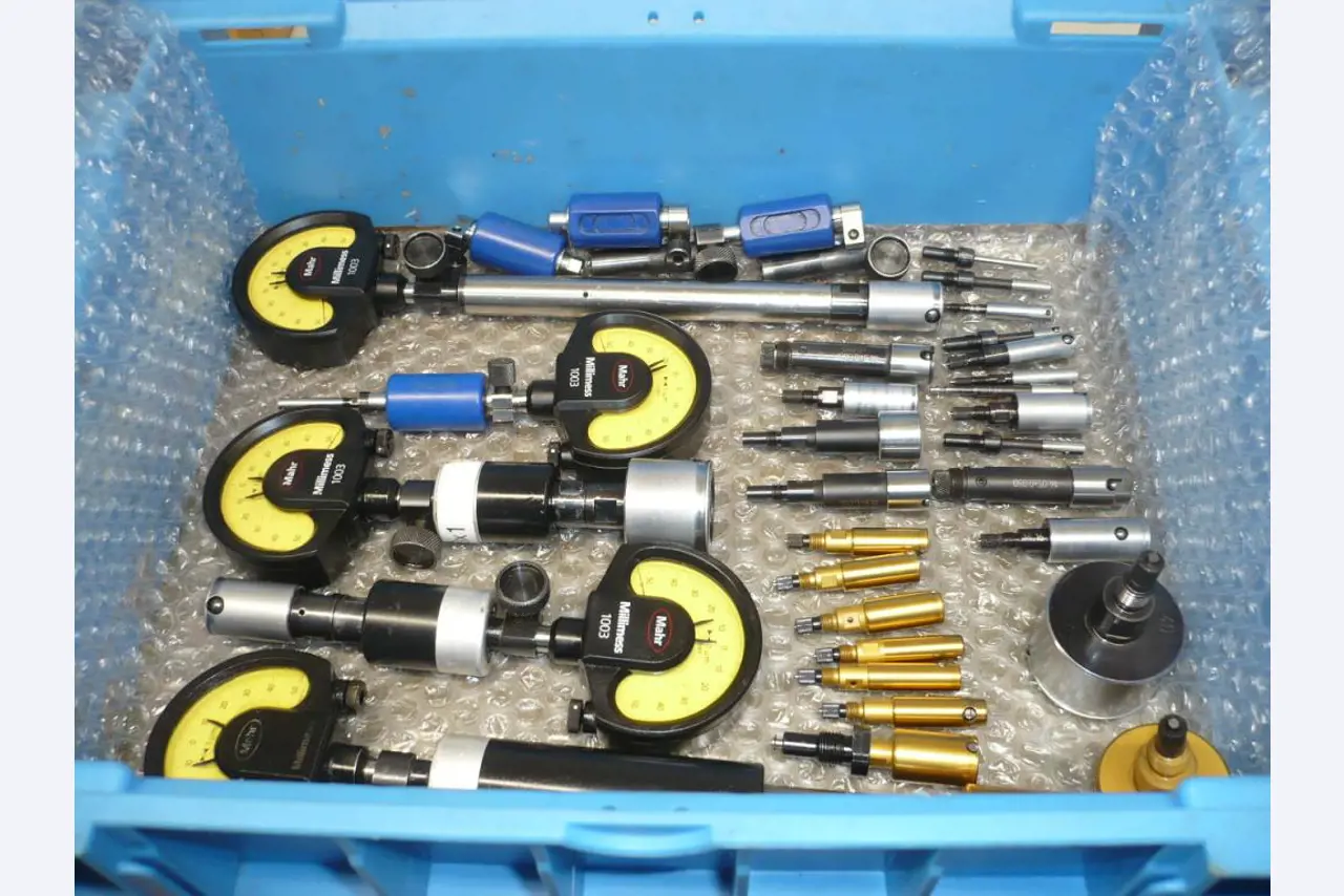 Tornos e fresadoras CNC, rectificadoras CNC, centros de maquinagem CNC-1