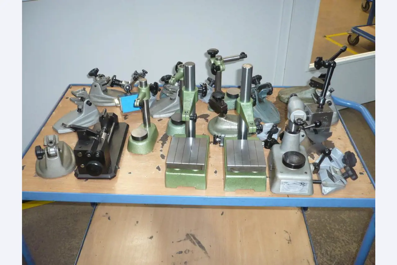 Tornos e fresadoras CNC, rectificadoras CNC, centros de maquinagem CNC-2