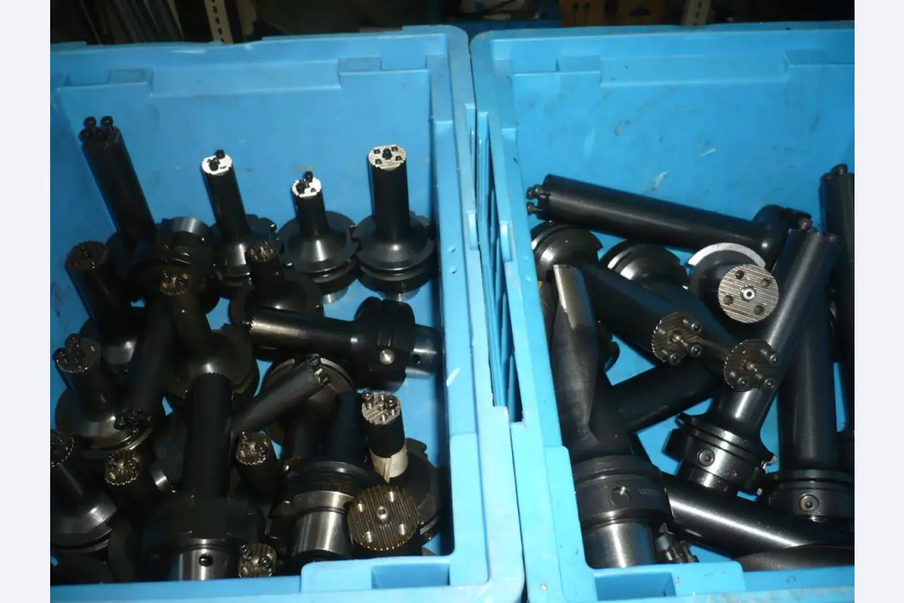 Tornos e fresadoras CNC, rectificadoras CNC, centros de maquinagem CNC-1