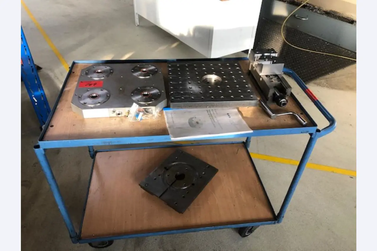 Tornos e fresadoras CNC, rectificadoras CNC, centros de maquinagem CNC-1