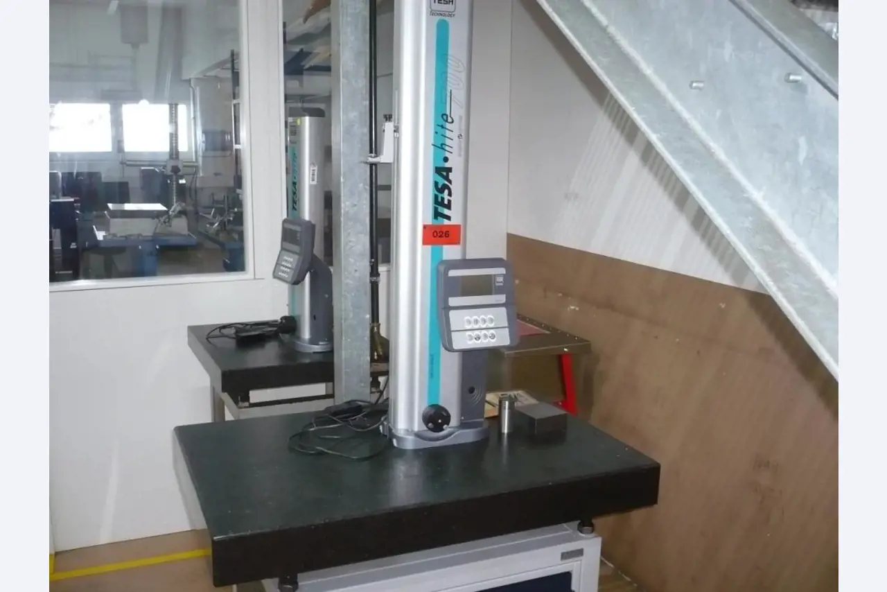 Tornos y fresadoras CNC, rectificadoras CNC, centros de mecanizado CNC-1