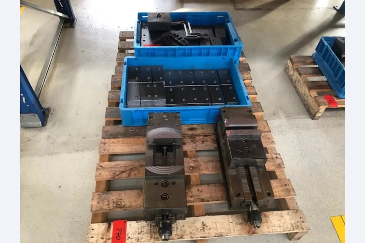 Tornos e fresadoras CNC, rectificadoras CNC, centros de maquinagem CNC-1