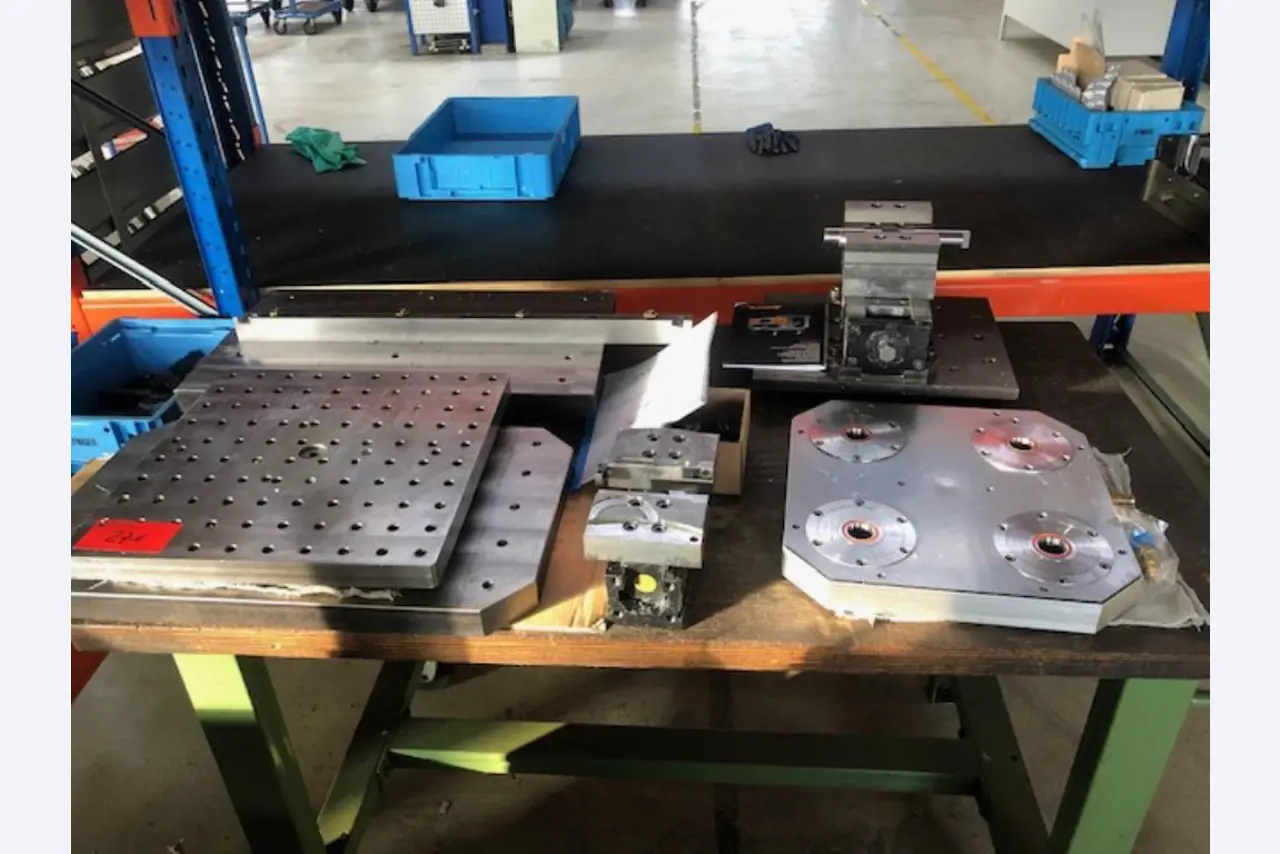 Tornos e fresadoras CNC, rectificadoras CNC, centros de maquinagem CNC-1