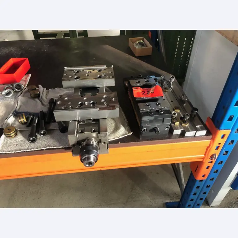 Tornos e fresadoras CNC, rectificadoras CNC, centros de maquinagem CNC-1