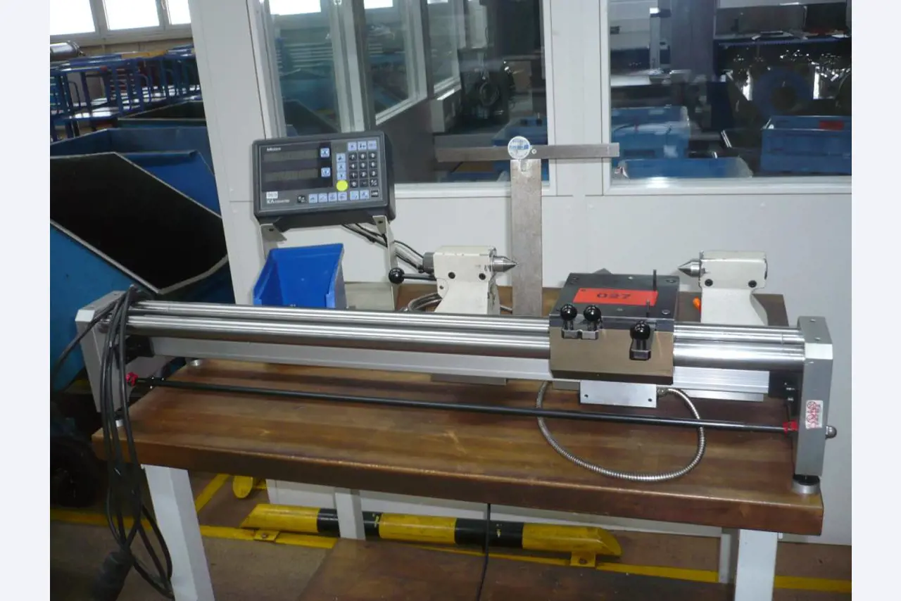 Tornos e fresadoras CNC, rectificadoras CNC, centros de maquinagem CNC-1