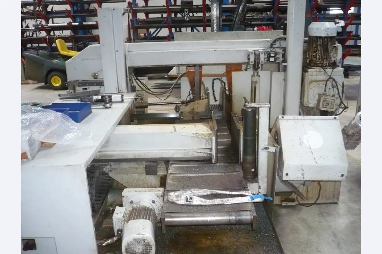 Tours et fraiseuses CNC, rectifieuses CNC, centres d'usinage CNC-2
