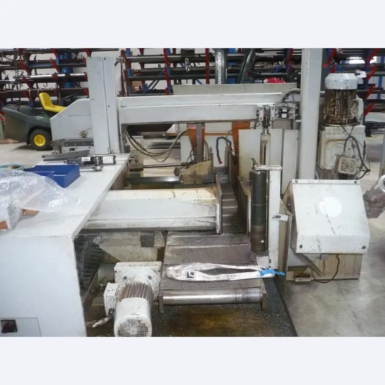 Tours et fraiseuses CNC, rectifieuses CNC, centres d'usinage CNC-2