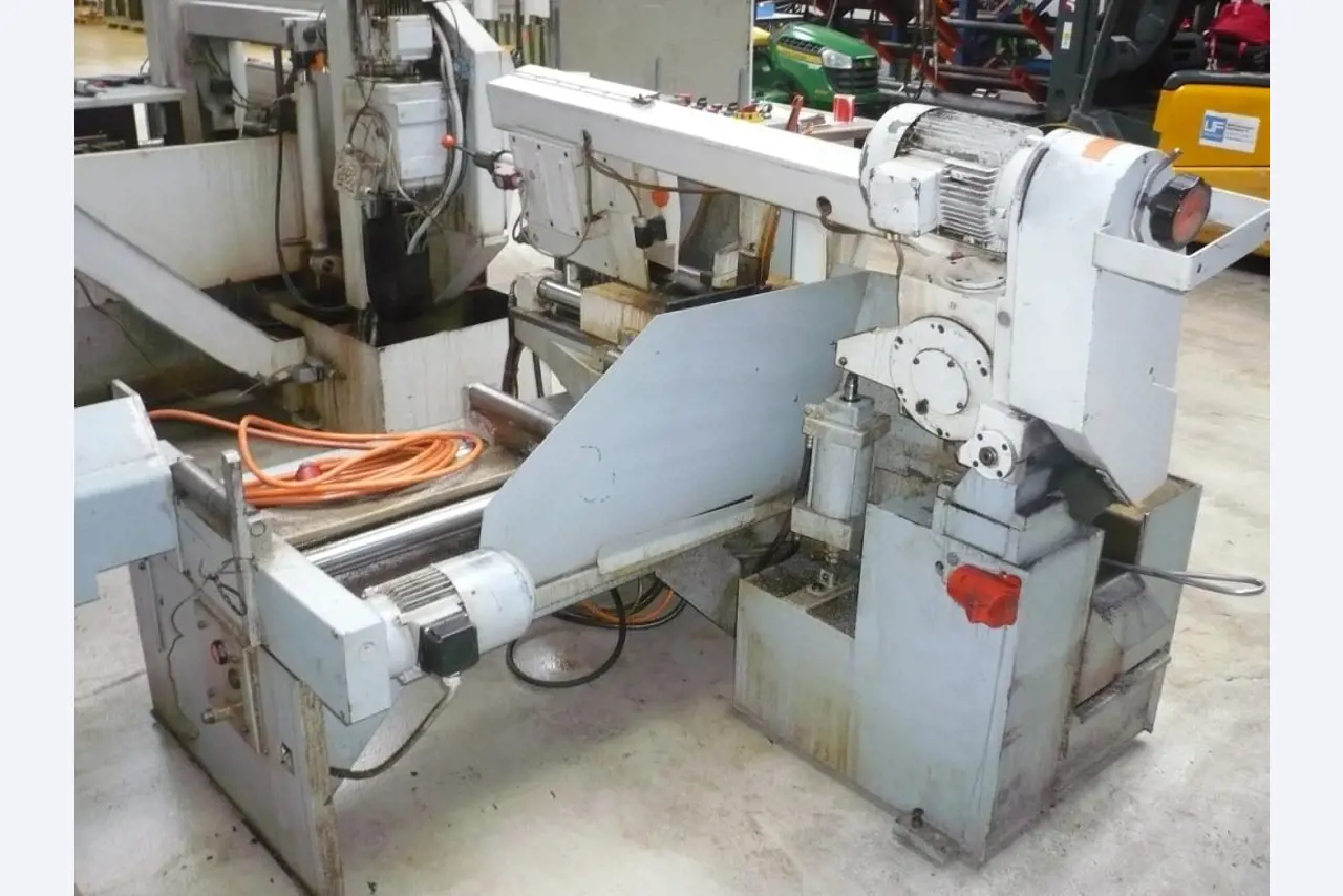 CNC soustruhy a frézky, CNC brusky, CNC obráběcí centra-2