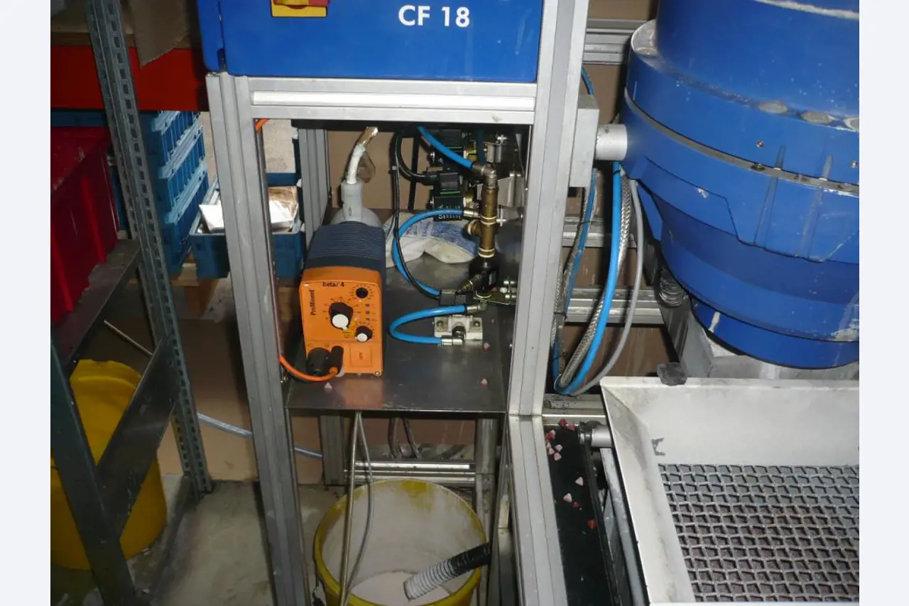 CNC soustruhy a frézky, CNC brusky, CNC obráběcí centra-2