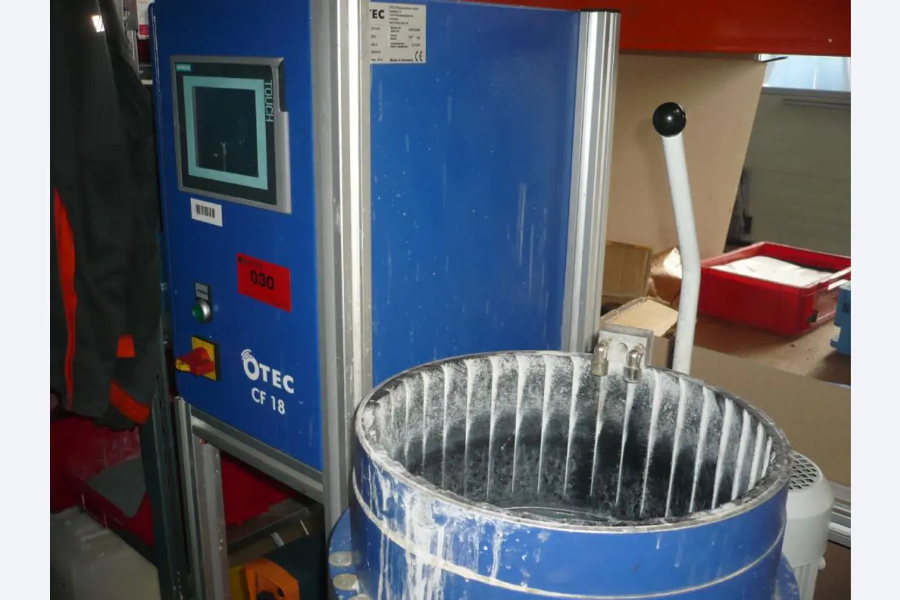 CNC soustruhy a frézky, CNC brusky, CNC obráběcí centra-3