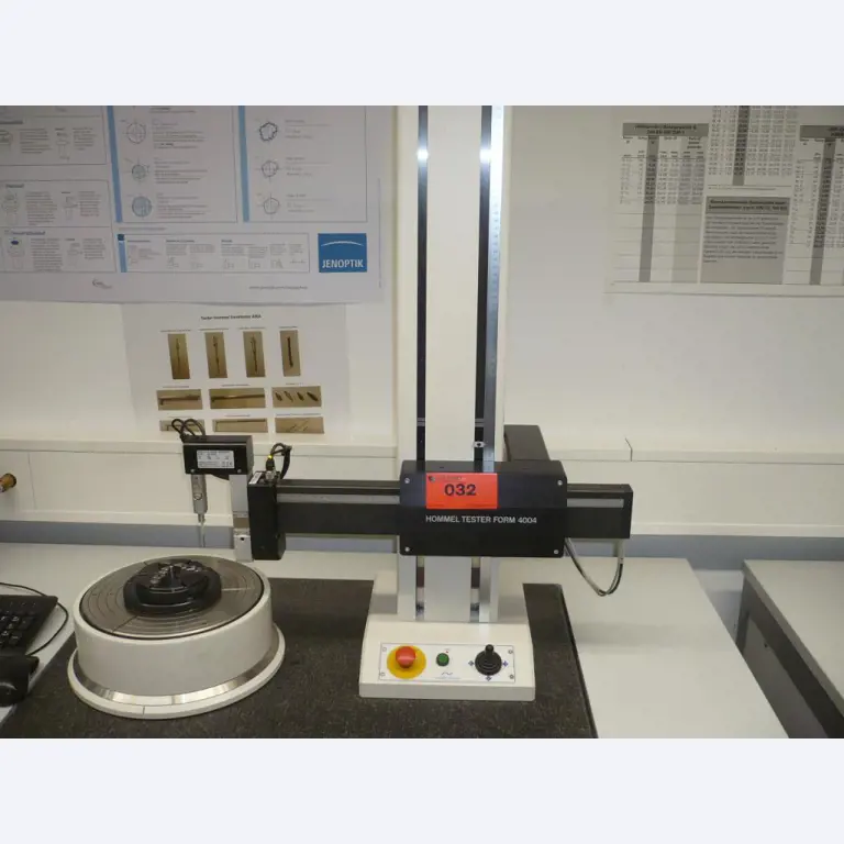 Tornos y fresadoras CNC, rectificadoras CNC, centros de mecanizado CNC-1