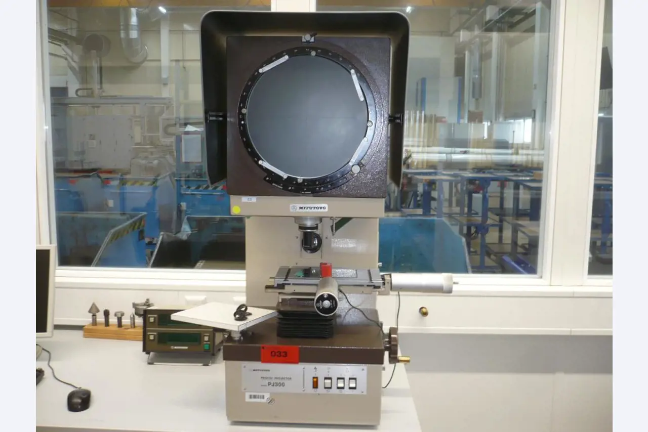 Tornos e fresadoras CNC, rectificadoras CNC, centros de maquinagem CNC-1