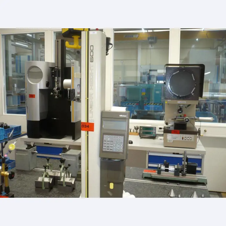 Tornos e fresadoras CNC, rectificadoras CNC, centros de maquinagem CNC-1