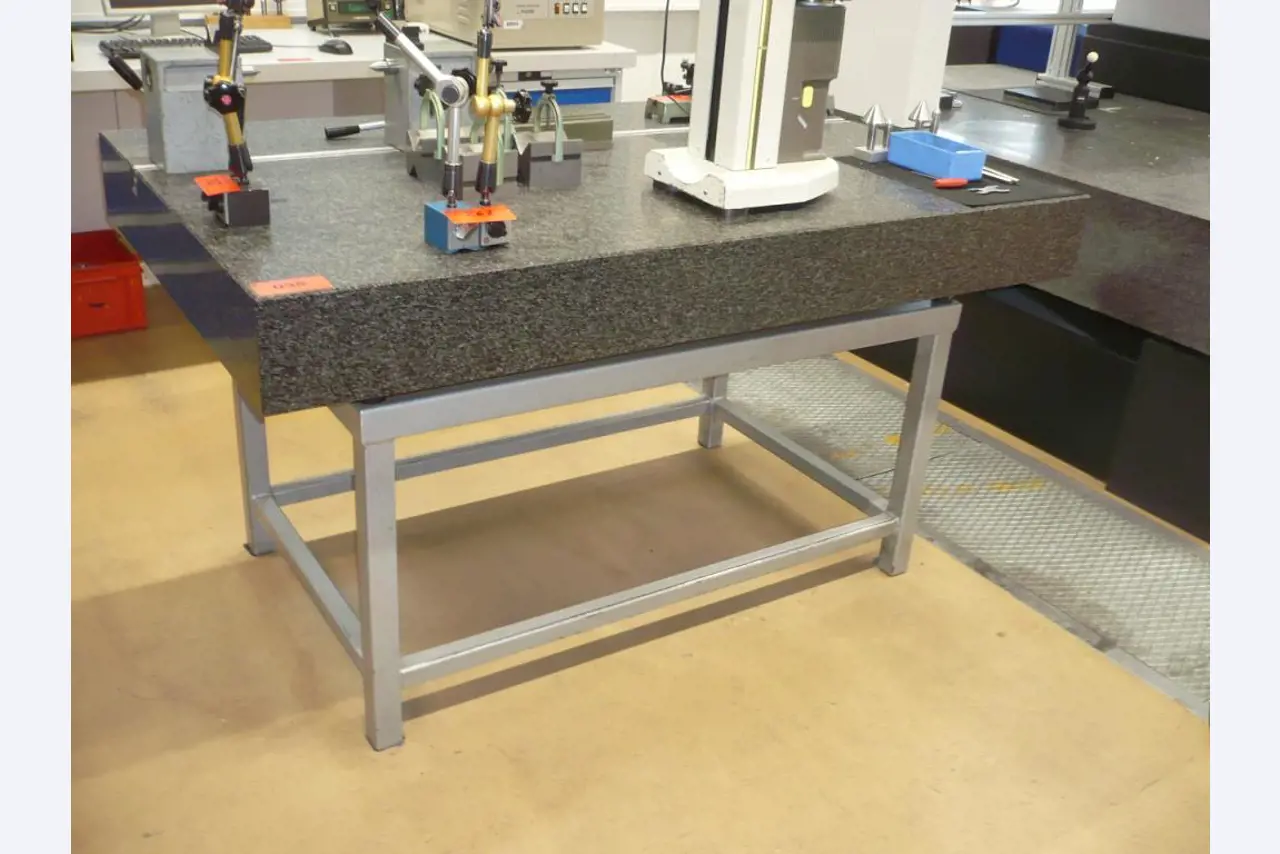 CNC soustruhy a frézky, CNC brusky, CNC obráběcí centra-1