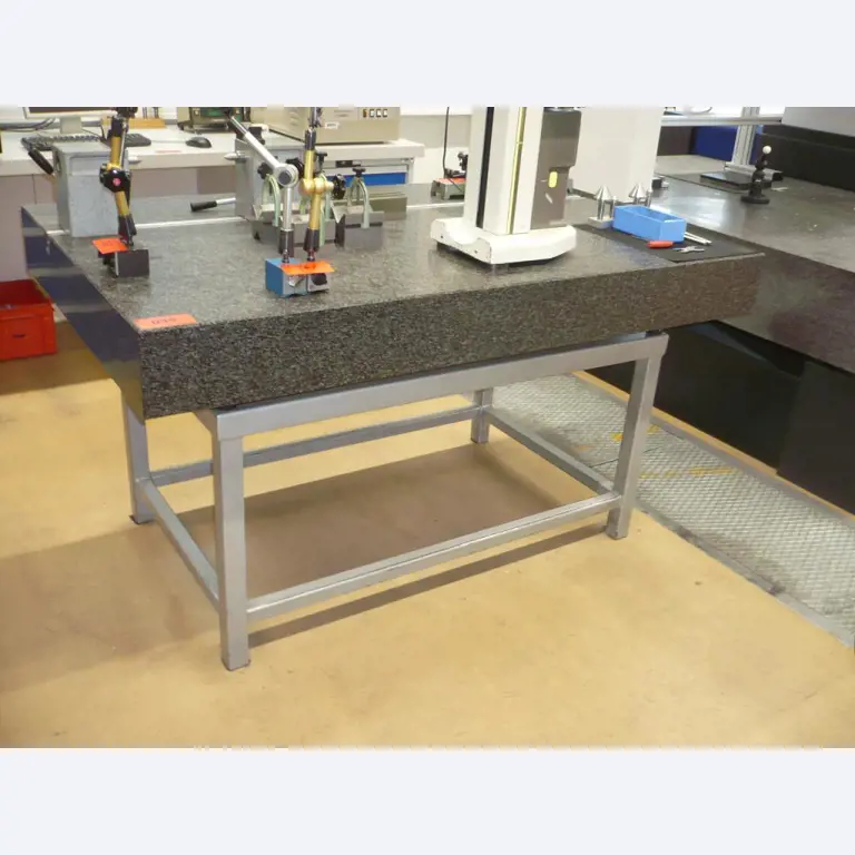 CNC soustruhy a frézky, CNC brusky, CNC obráběcí centra-1