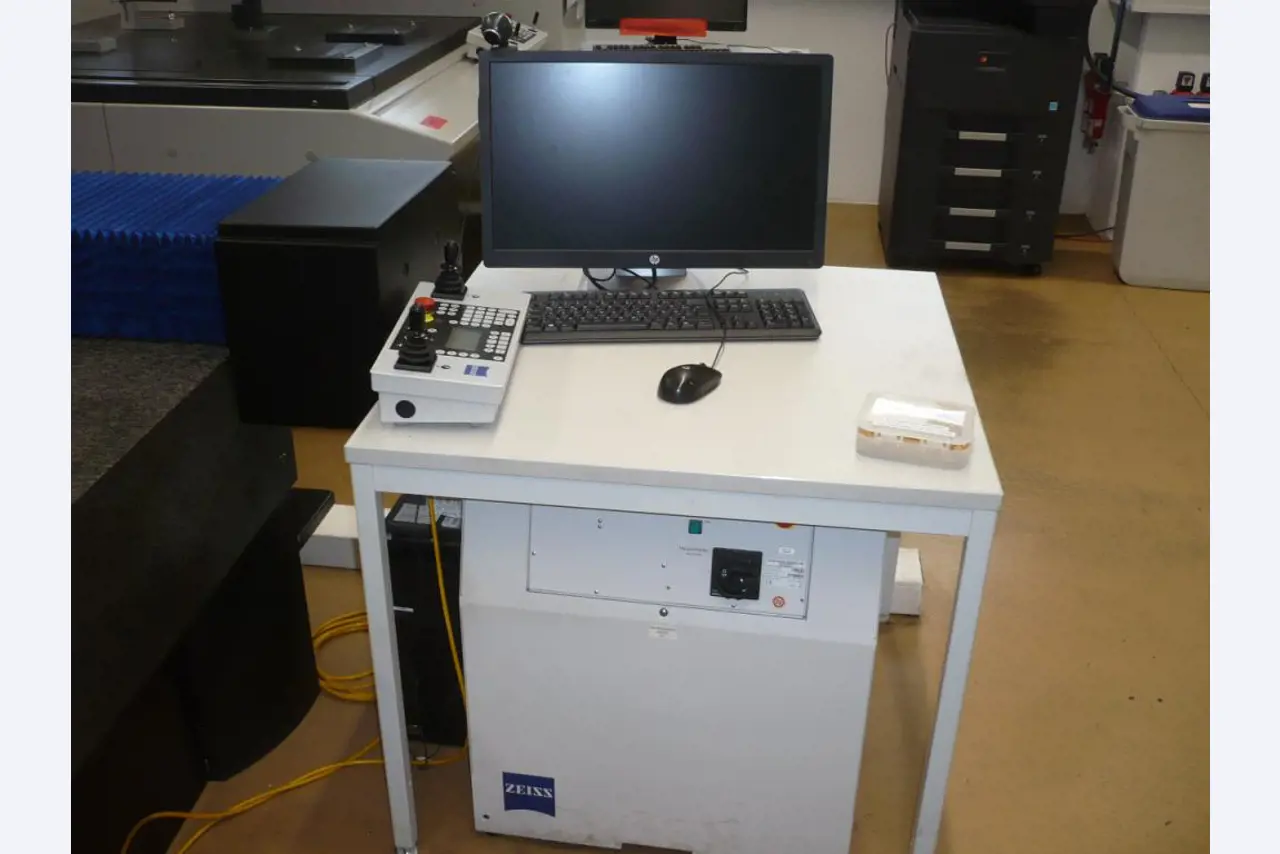 Tornos e fresadoras CNC, rectificadoras CNC, centros de maquinagem CNC-3