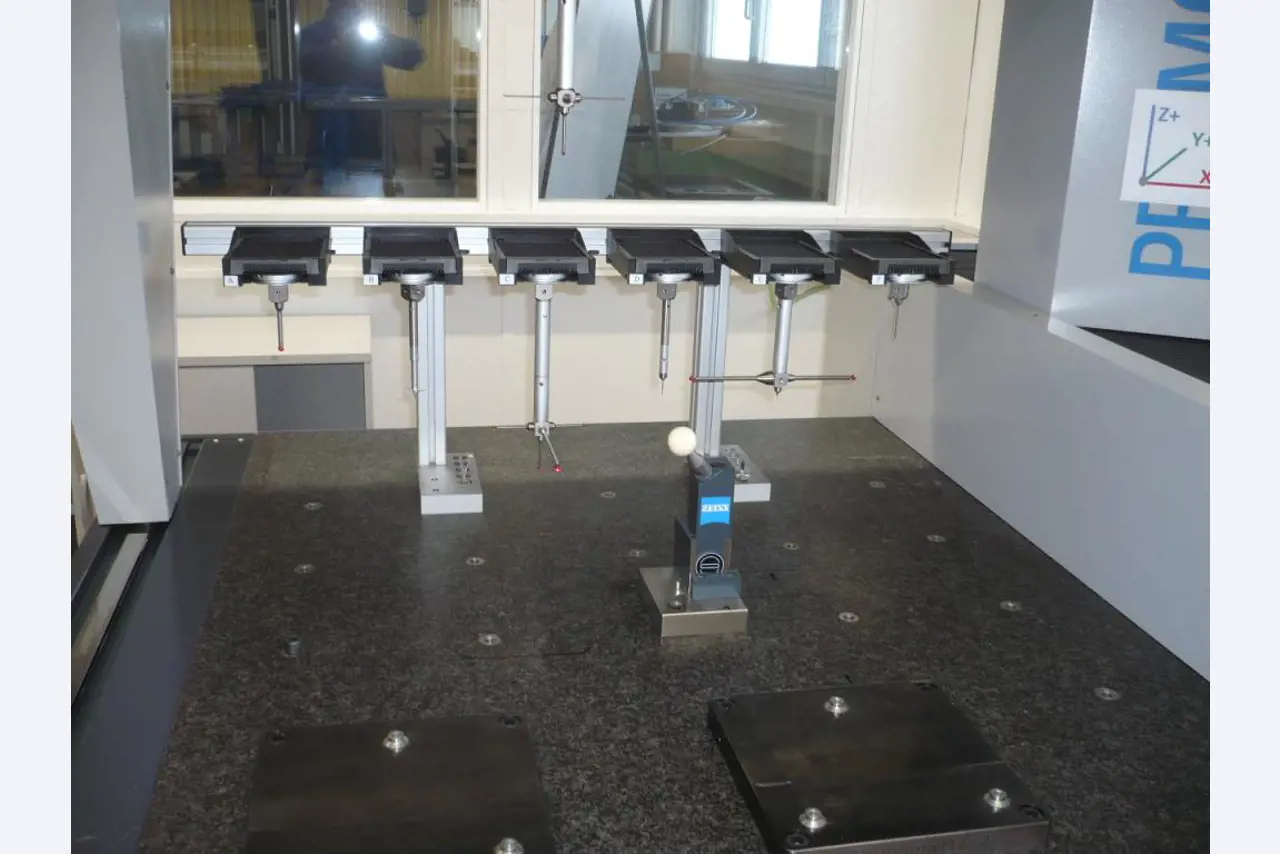 Tornos e fresadoras CNC, rectificadoras CNC, centros de maquinagem CNC-2