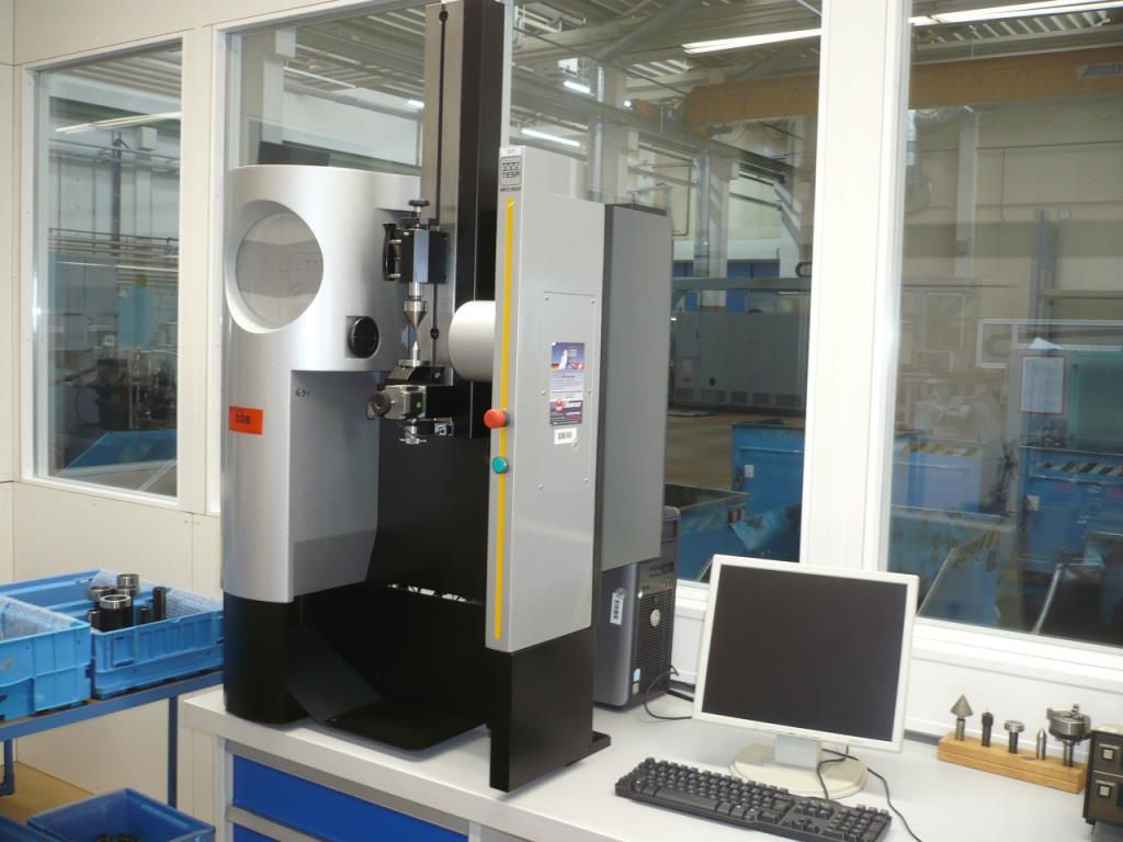 Tornos e fresadoras CNC, rectificadoras CNC, centros de maquinagem CNC-1