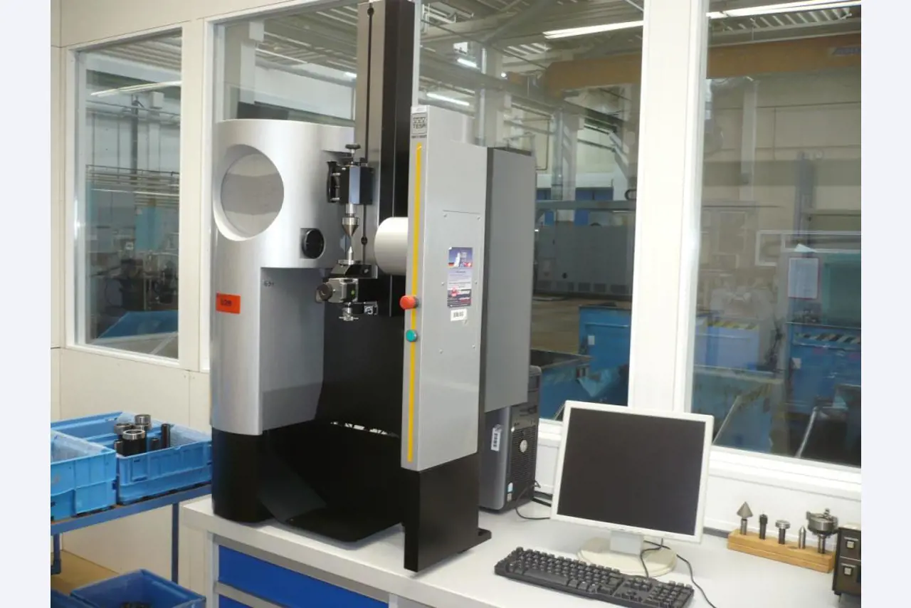 CNC turning and milling machines, CNC grinding machines, CNC machining centers-1