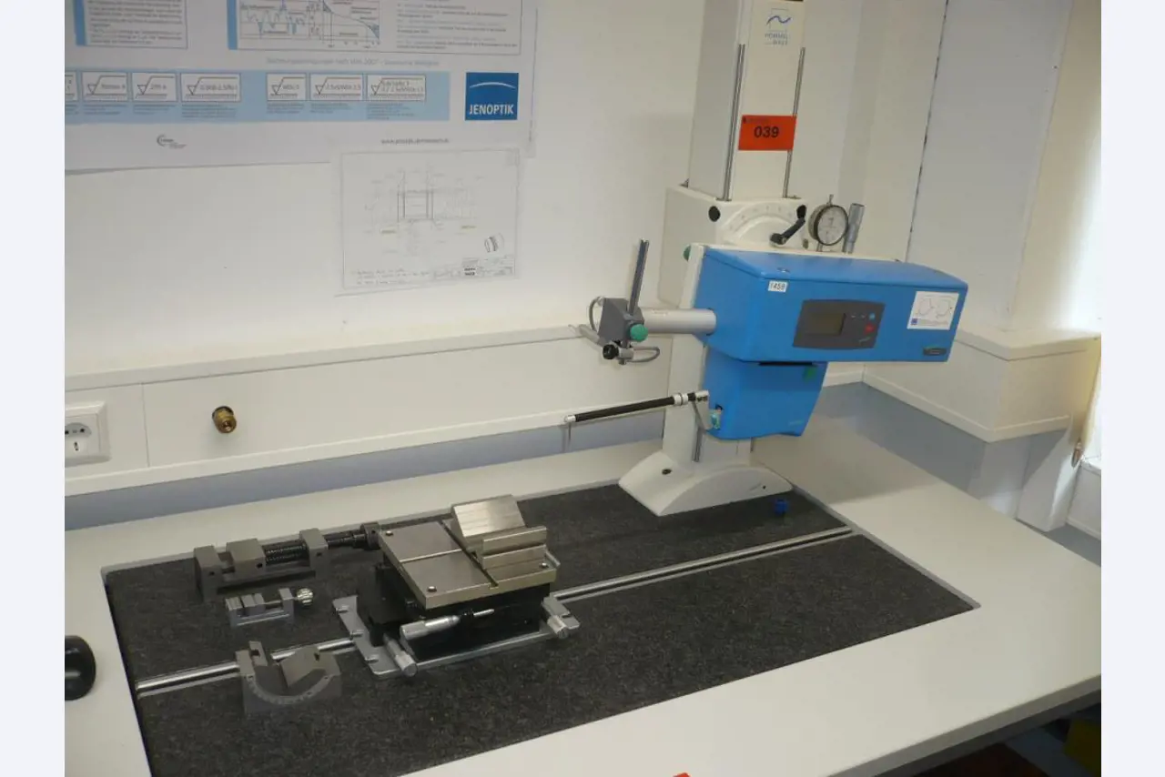 Tokarki i frezarki CNC, szlifierki CNC, centra obróbcze CNC-1