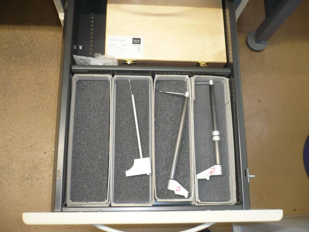 CNC soustruhy a frézky, CNC brusky, CNC obráběcí centra-2