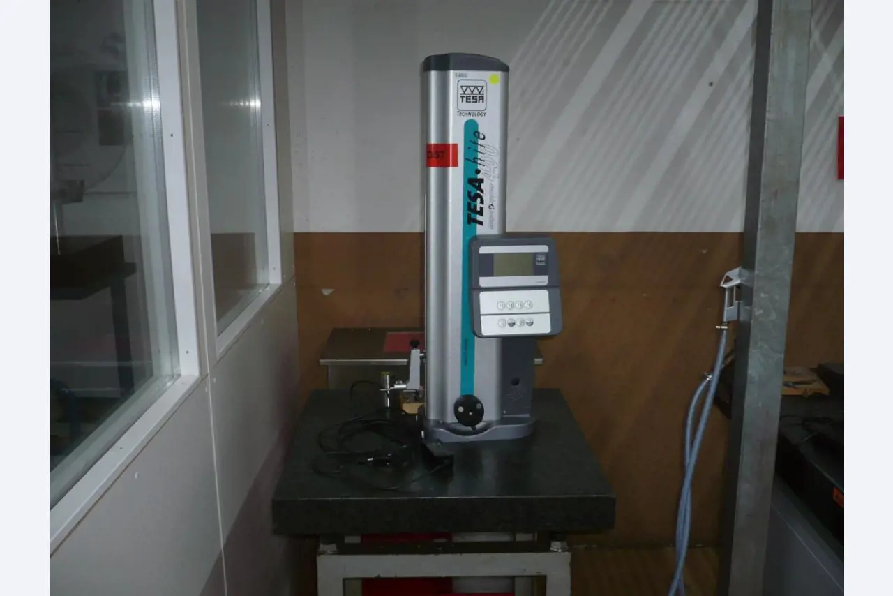 Tornos y fresadoras CNC, rectificadoras CNC, centros de mecanizado CNC-1