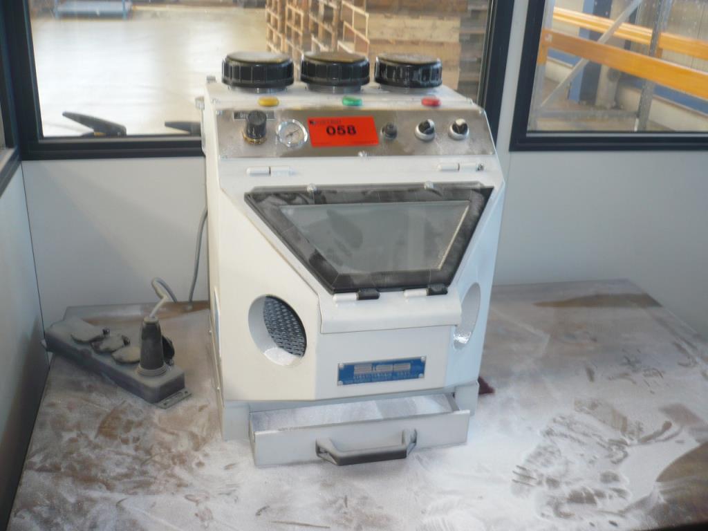 CNC soustruhy a frézky, CNC brusky, CNC obráběcí centra-1