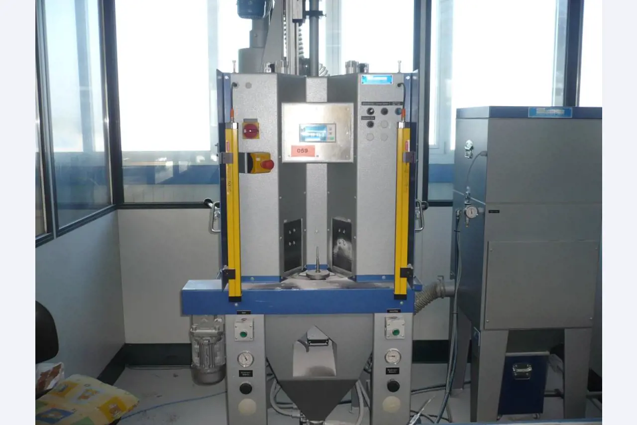 Tours et fraiseuses CNC, rectifieuses CNC, centres d'usinage CNC-1