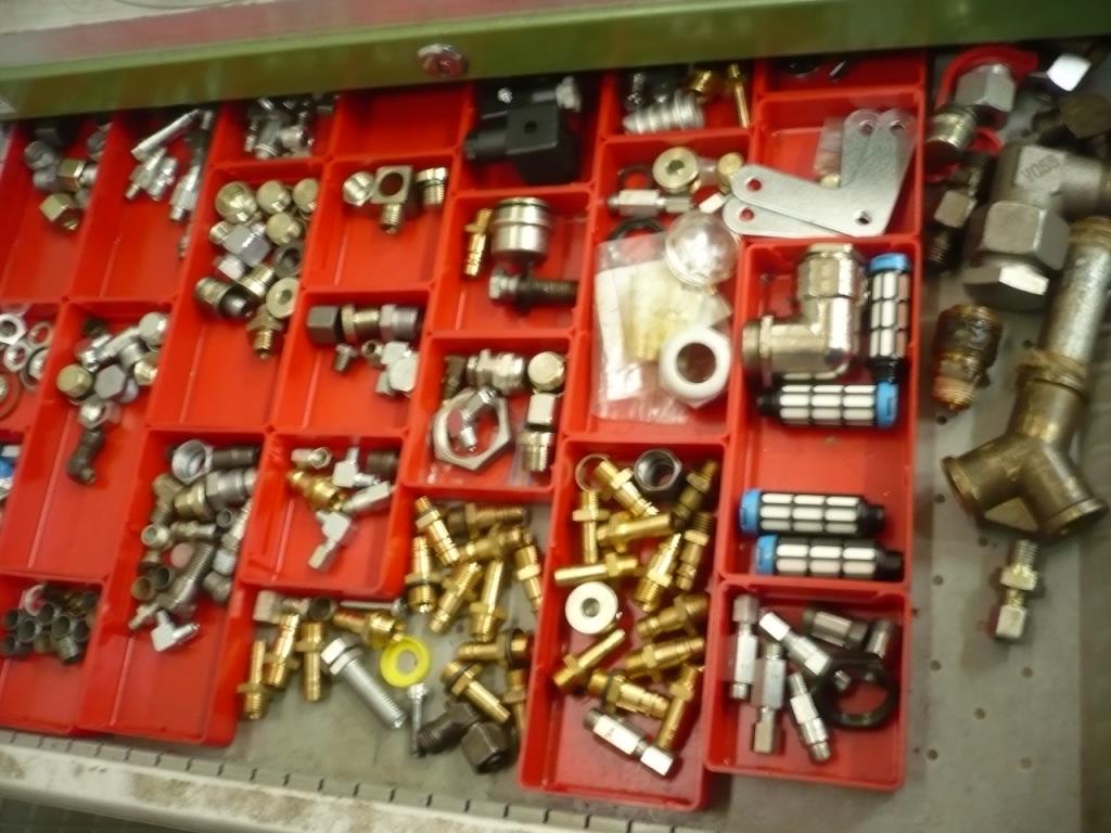 CNC soustruhy a frézky, CNC brusky, CNC obráběcí centra-3