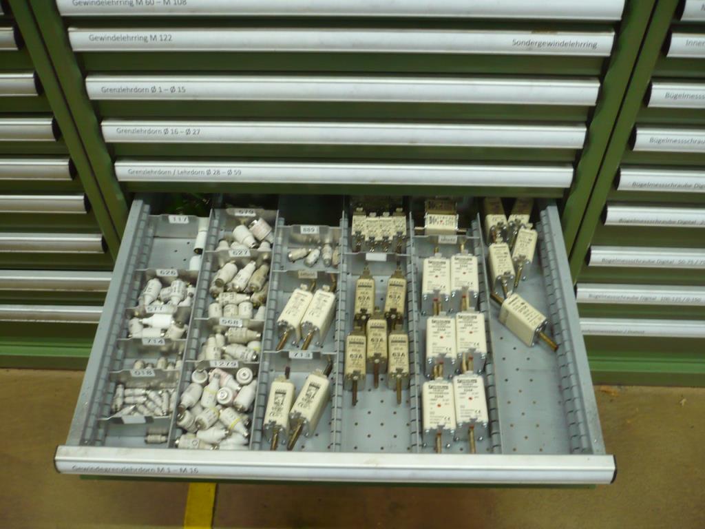 CNC soustruhy a frézky, CNC brusky, CNC obráběcí centra-2