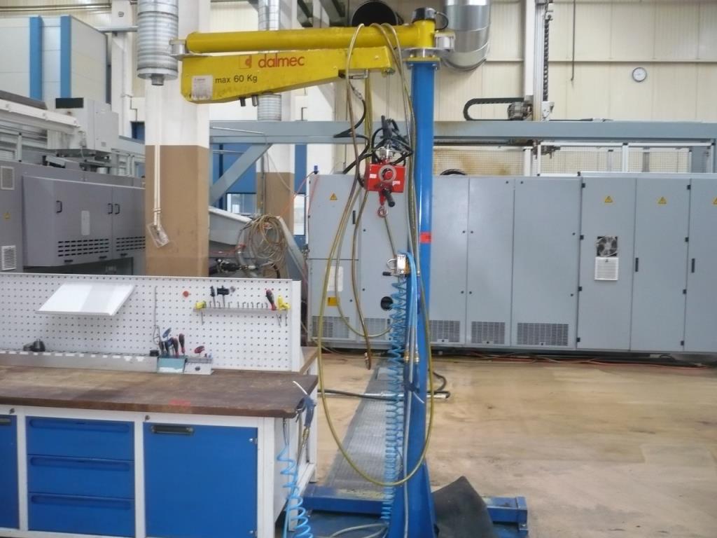 CNC soustruhy a frézky, CNC brusky, CNC obráběcí centra-1