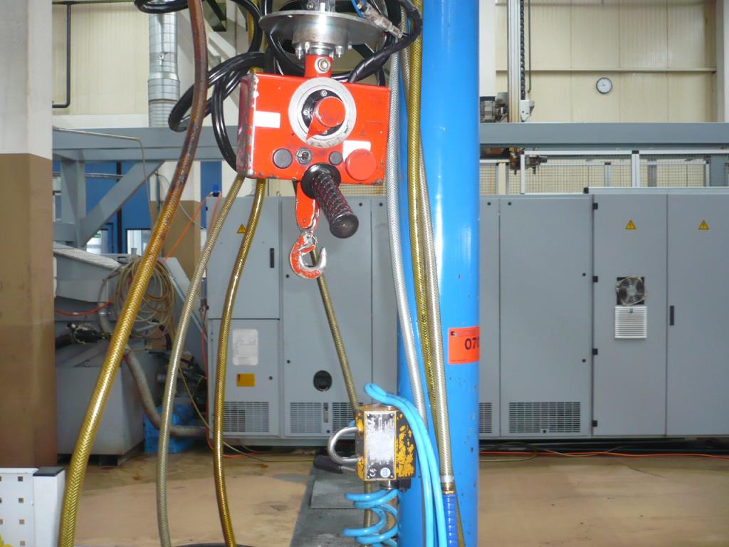 CNC soustruhy a frézky, CNC brusky, CNC obráběcí centra-2