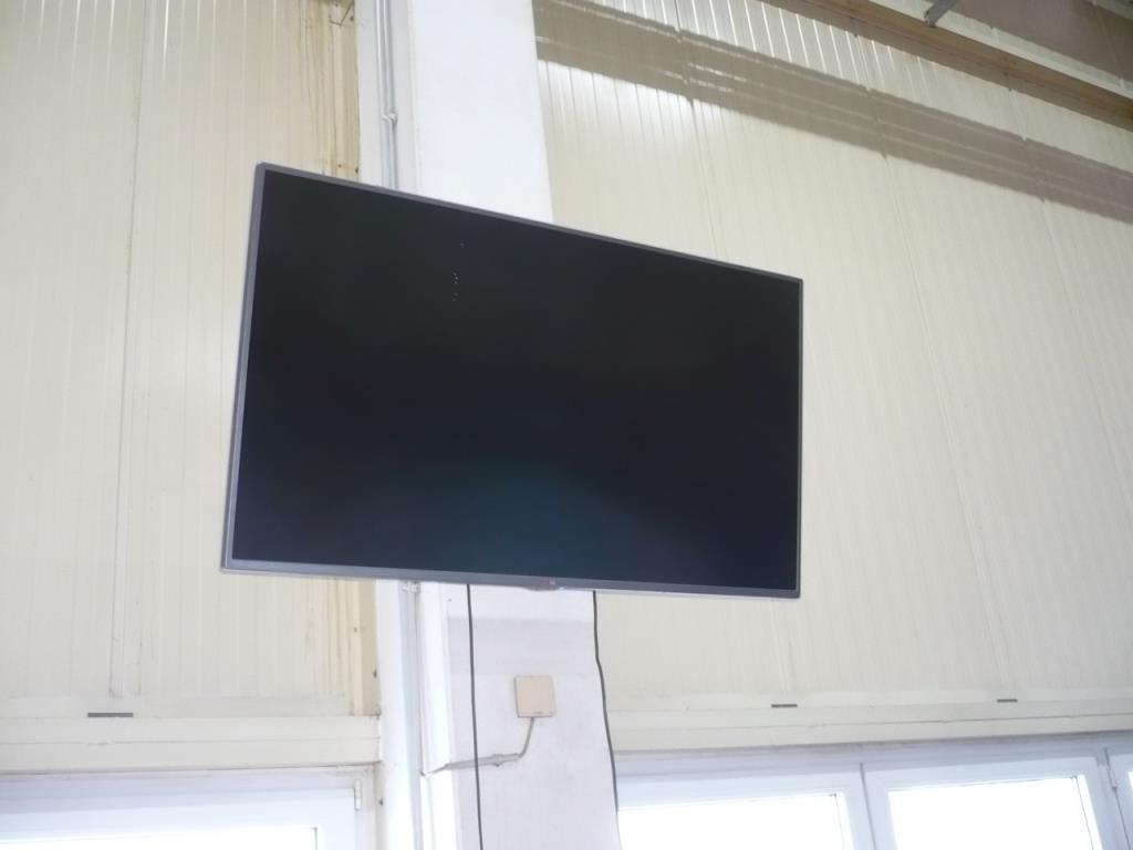 CNC soustruhy a frézky, CNC brusky, CNC obráběcí centra-2