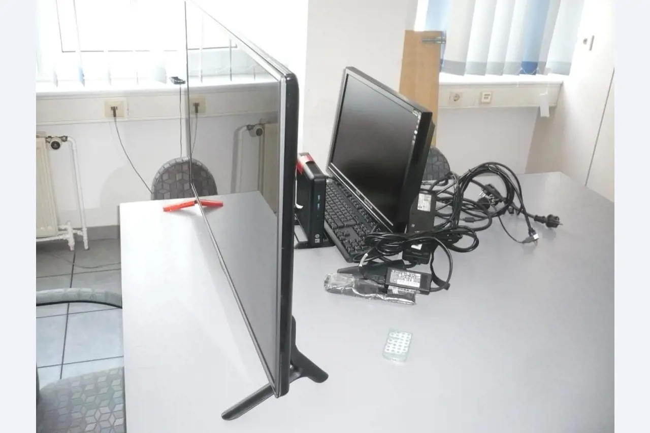 Stroji za struženje in rezkanje CNC, brusilni stroji CNC, obdelovalni centri CNC-3