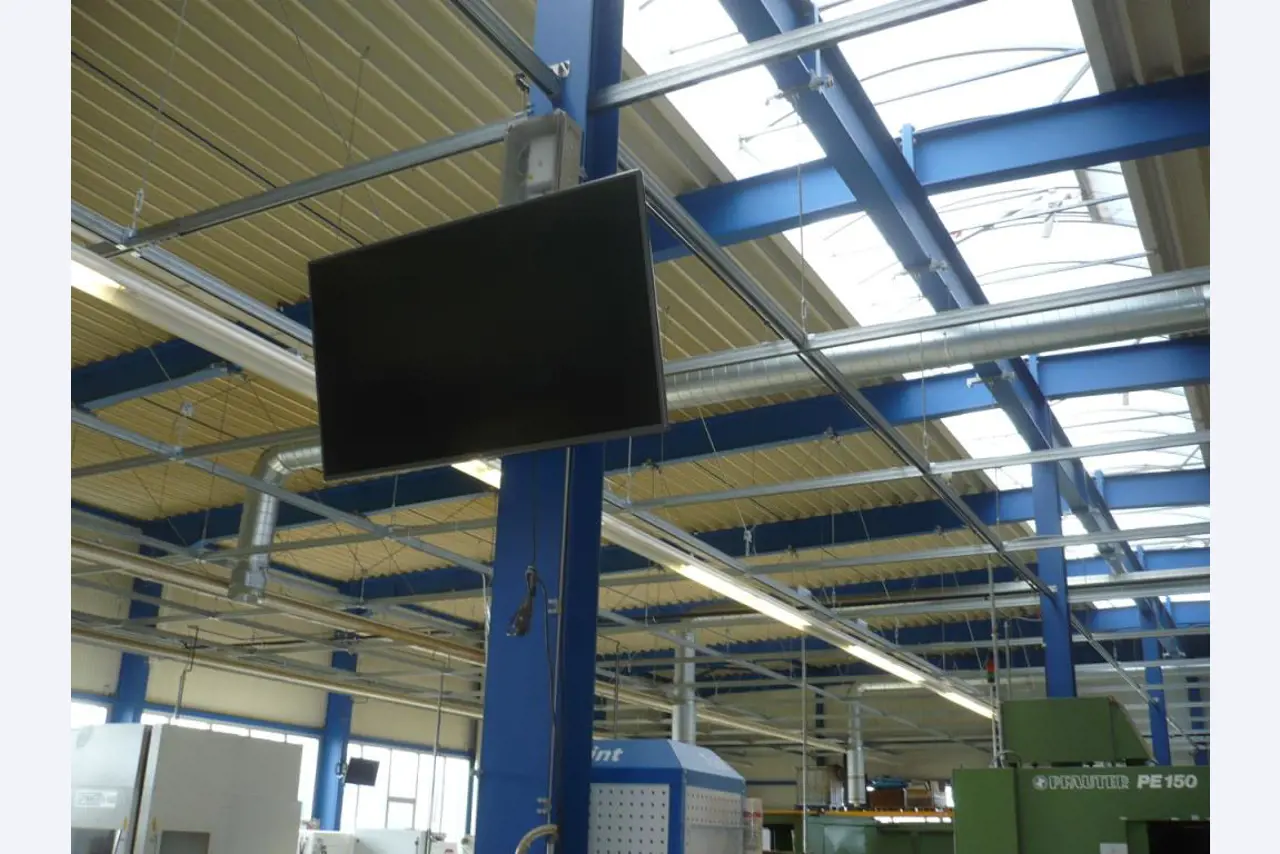 Stroji za struženje in rezkanje CNC, brusilni stroji CNC, obdelovalni centri CNC-5