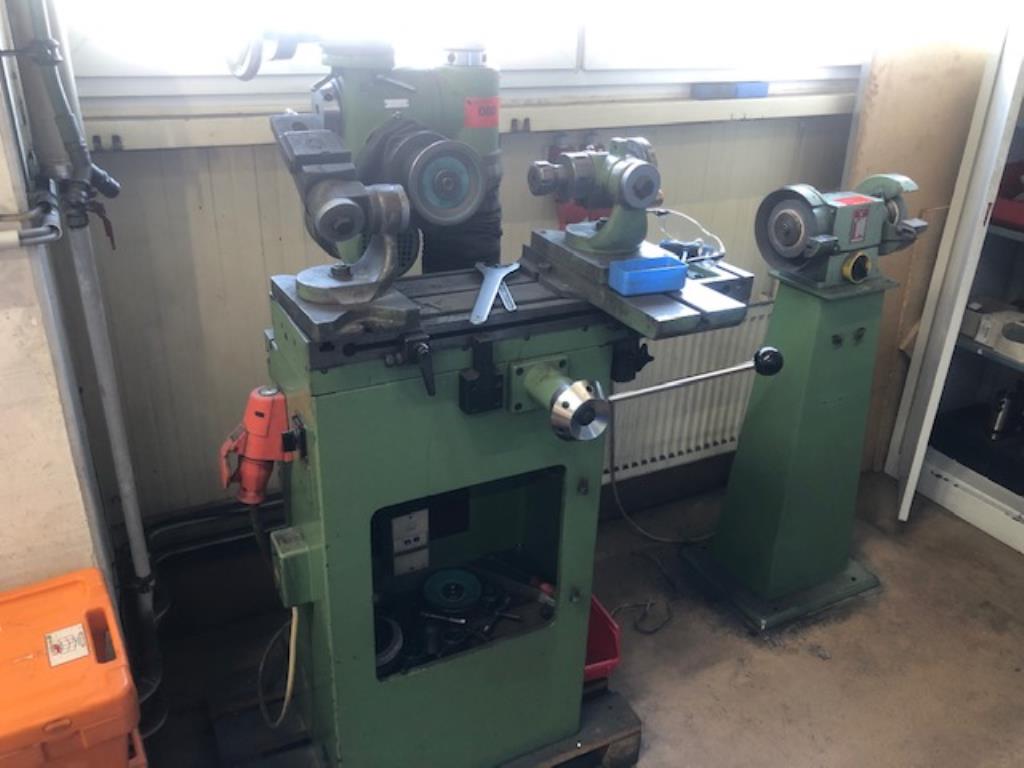 CNC soustruhy a frézky, CNC brusky, CNC obráběcí centra-1