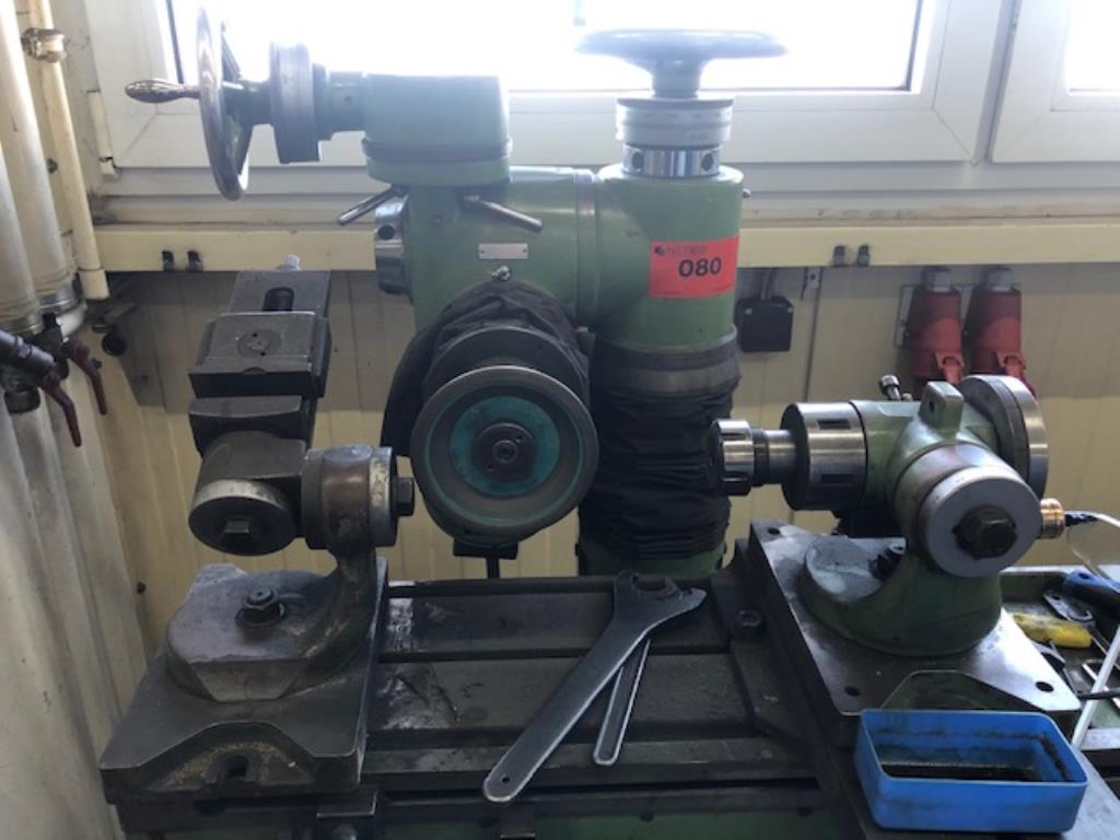 CNC soustruhy a frézky, CNC brusky, CNC obráběcí centra-2