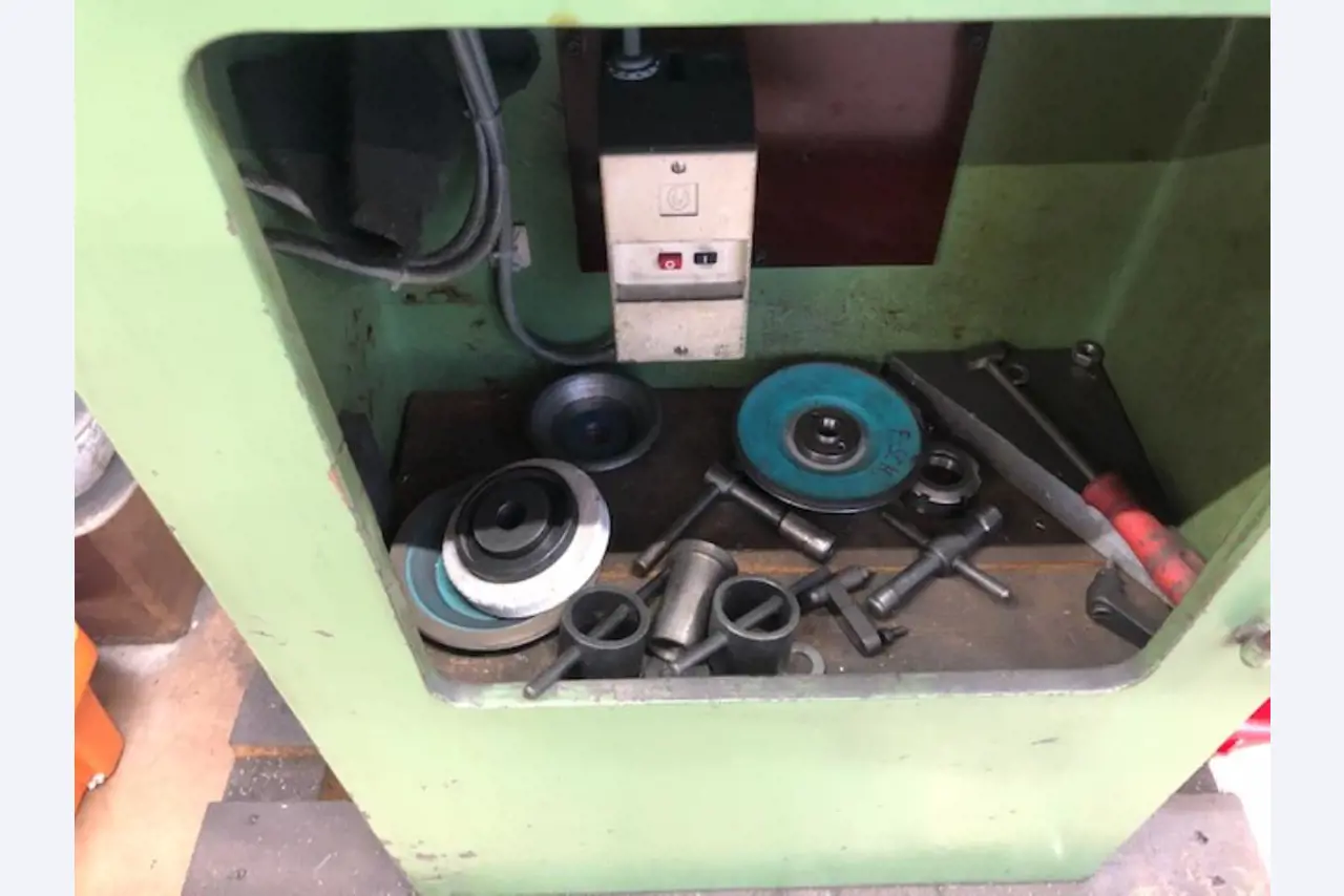 CNC turning and milling machines, CNC grinding machines, CNC machining centers-3