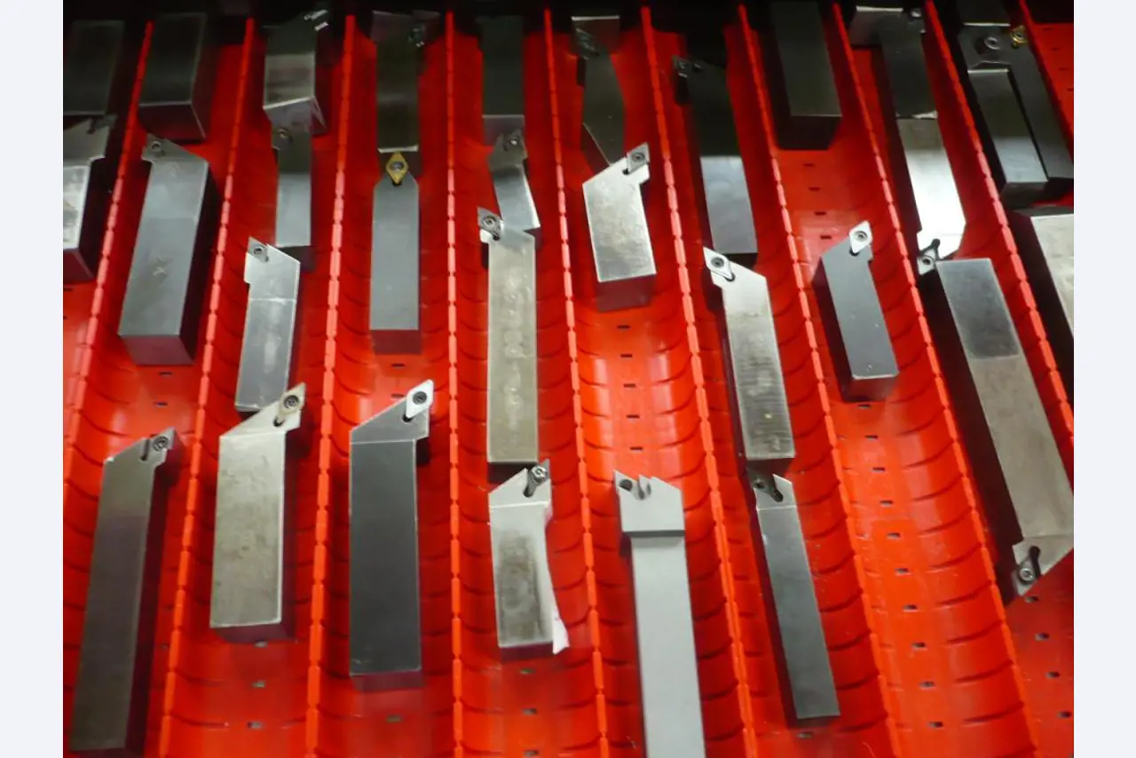 Tornos e fresadoras CNC, rectificadoras CNC, centros de maquinagem CNC-2