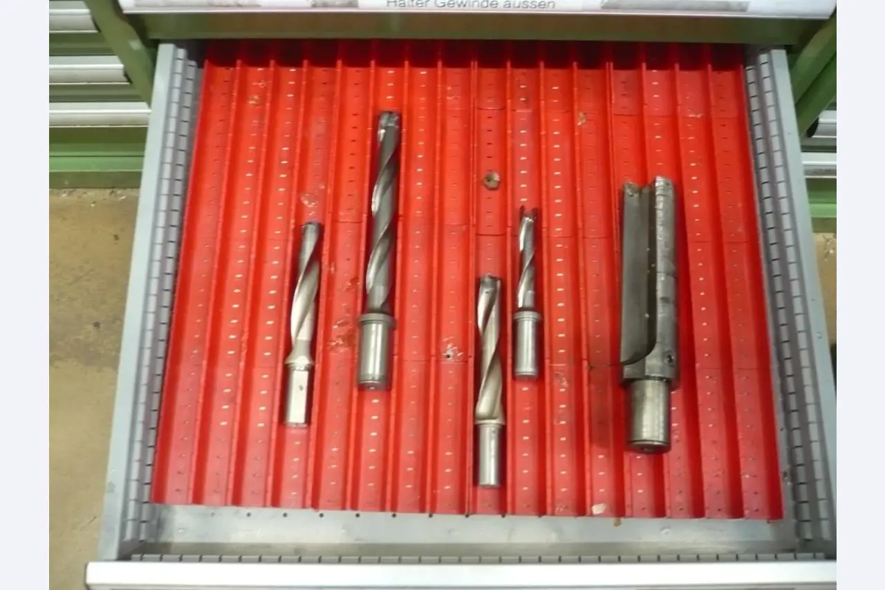 Tornos e fresadoras CNC, rectificadoras CNC, centros de maquinagem CNC-5