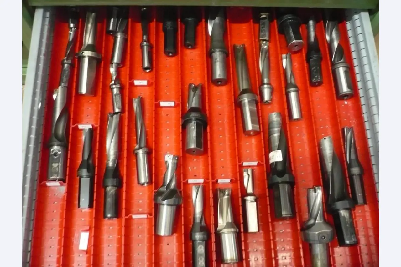 CNC turning and milling machines, CNC grinding machines, CNC machining centers-1