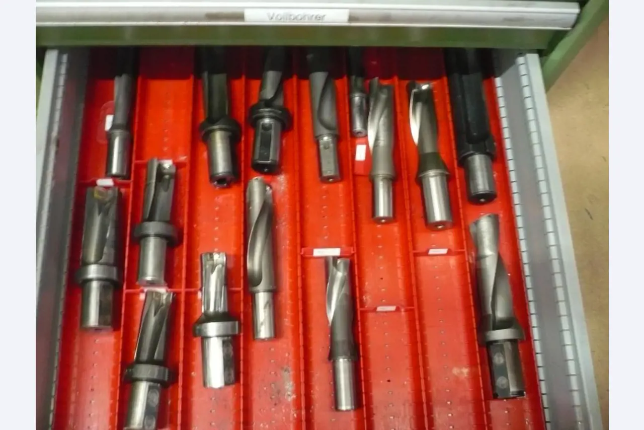 CNC turning and milling machines, CNC grinding machines, CNC machining centers-3