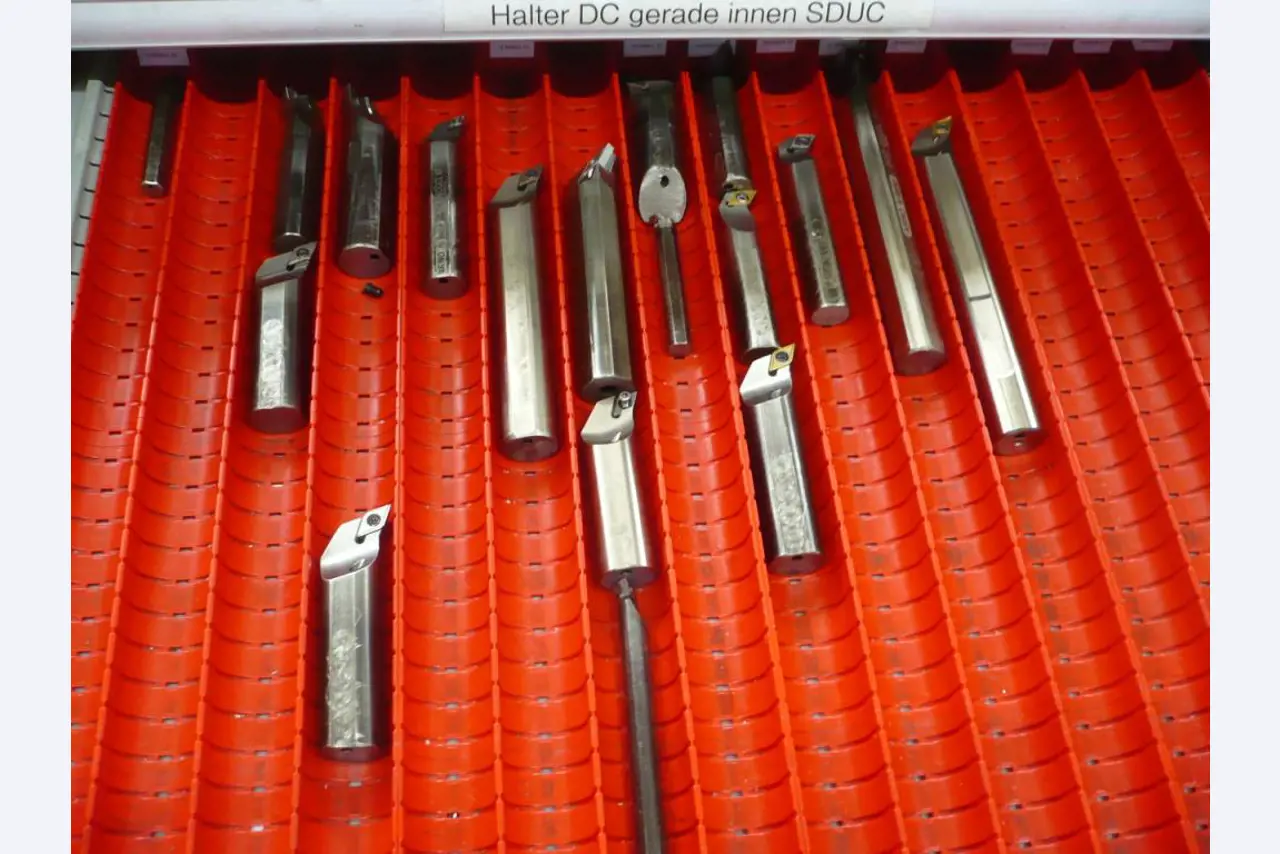 CNC turning and milling machines, CNC grinding machines, CNC machining centers-4