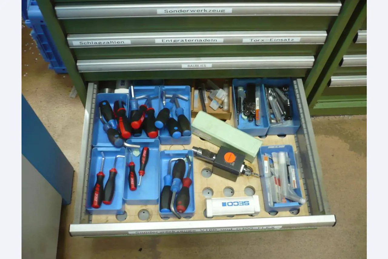 Tornos e fresadoras CNC, rectificadoras CNC, centros de maquinagem CNC-2