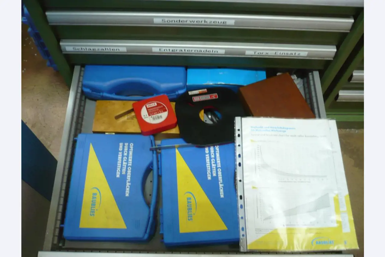 Tornos e fresadoras CNC, rectificadoras CNC, centros de maquinagem CNC-3