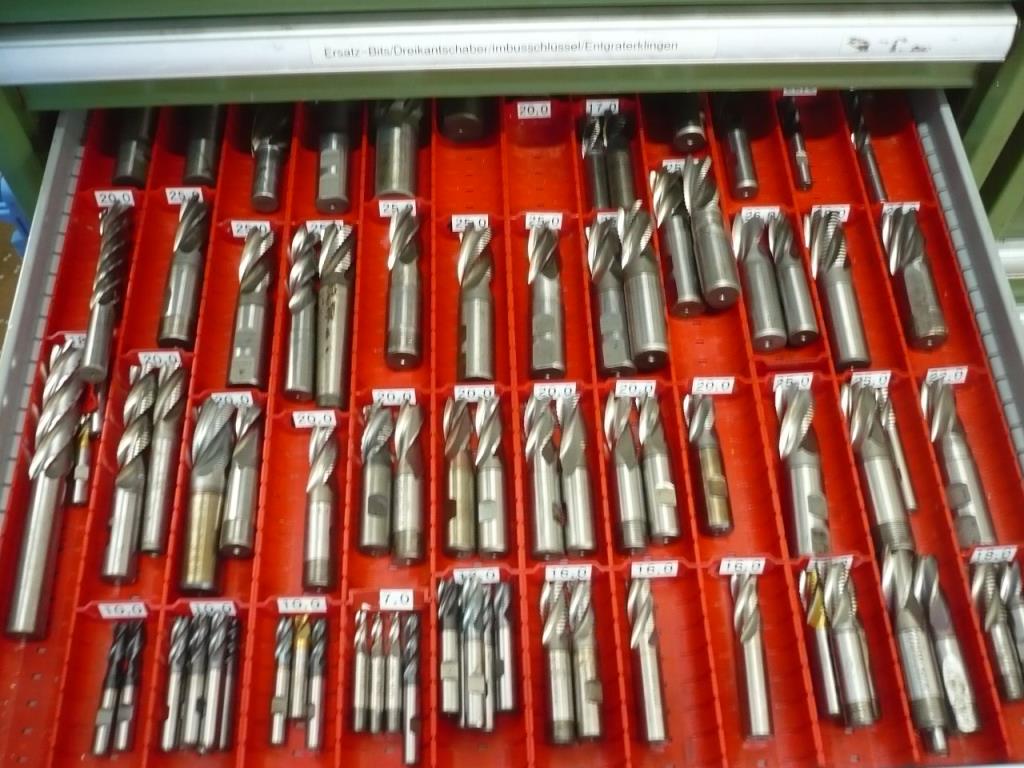 Tornos e fresadoras CNC, rectificadoras CNC, centros de maquinagem CNC-4